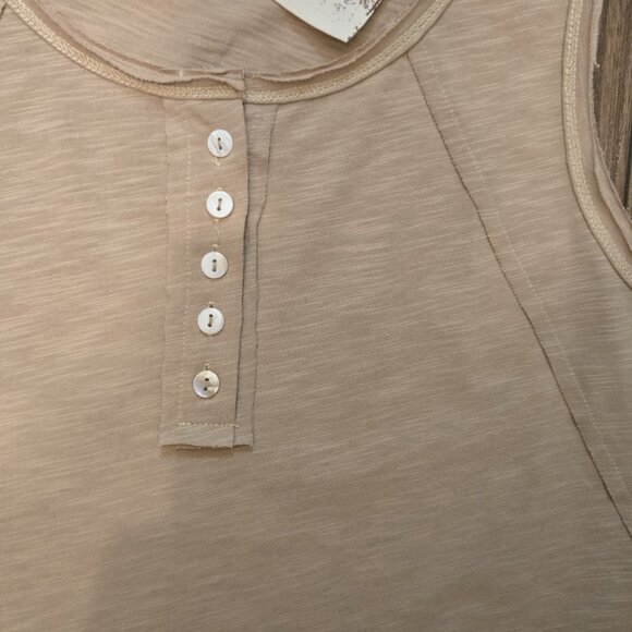 763.  NWT Hem & Thread Cream Tan Sleeveless Tank Top Blouse Shirt Size. L NEW - Picture 4 of 6